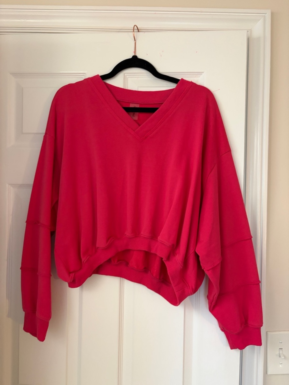 Relaxed V-Neck Cropped Sweater in Hot Pink